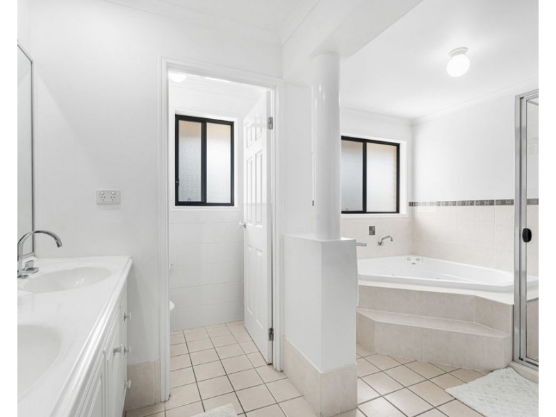 9 Summit Place, Wynnum West QLD 4178