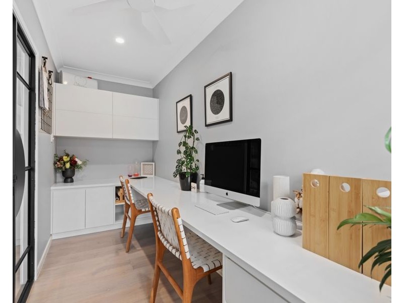 28 Fennessy Close, Wakerley QLD 4154