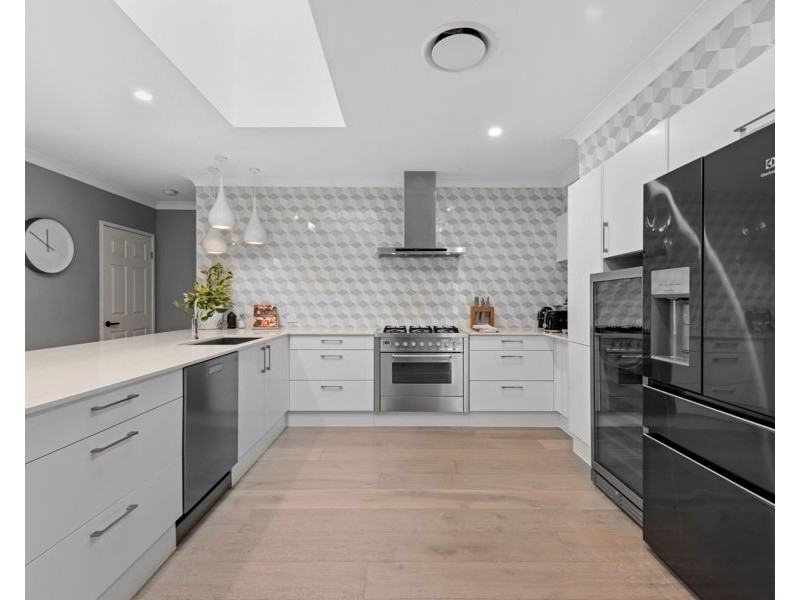 28 Fennessy Close, Wakerley QLD 4154