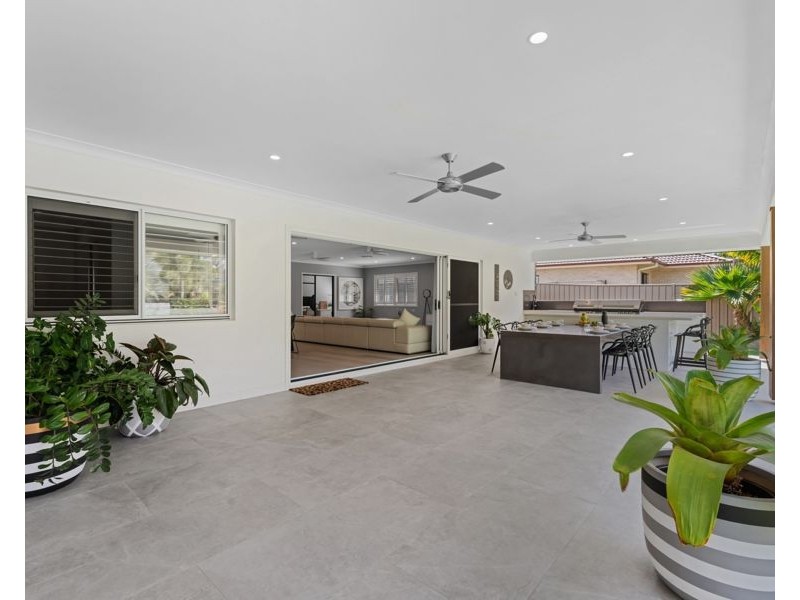 28 Fennessy Close, Wakerley QLD 4154
