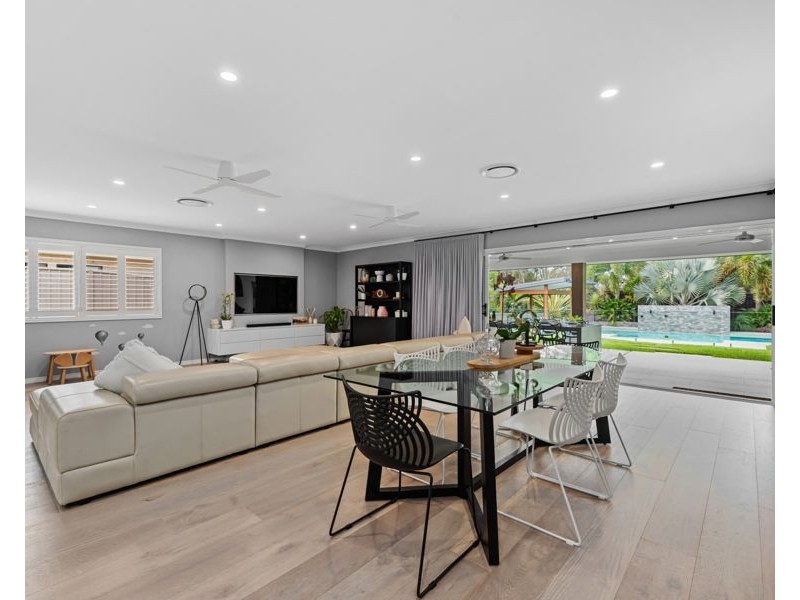 28 Fennessy Close, Wakerley QLD 4154