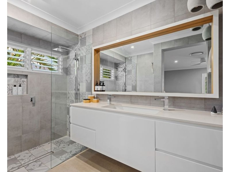 28 Fennessy Close, Wakerley QLD 4154