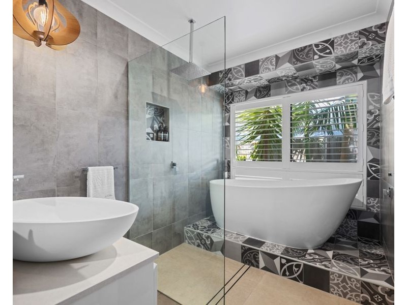 28 Fennessy Close, Wakerley QLD 4154