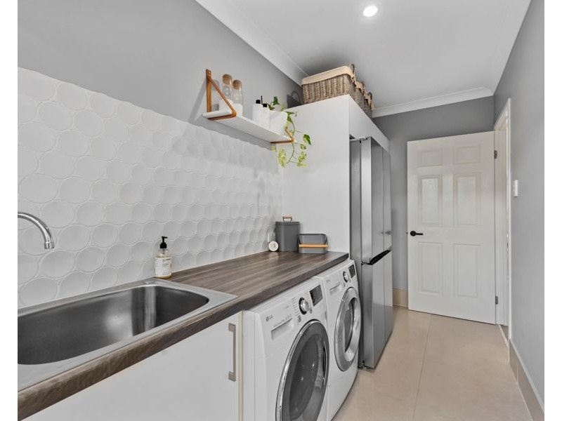 28 Fennessy Close, Wakerley QLD 4154