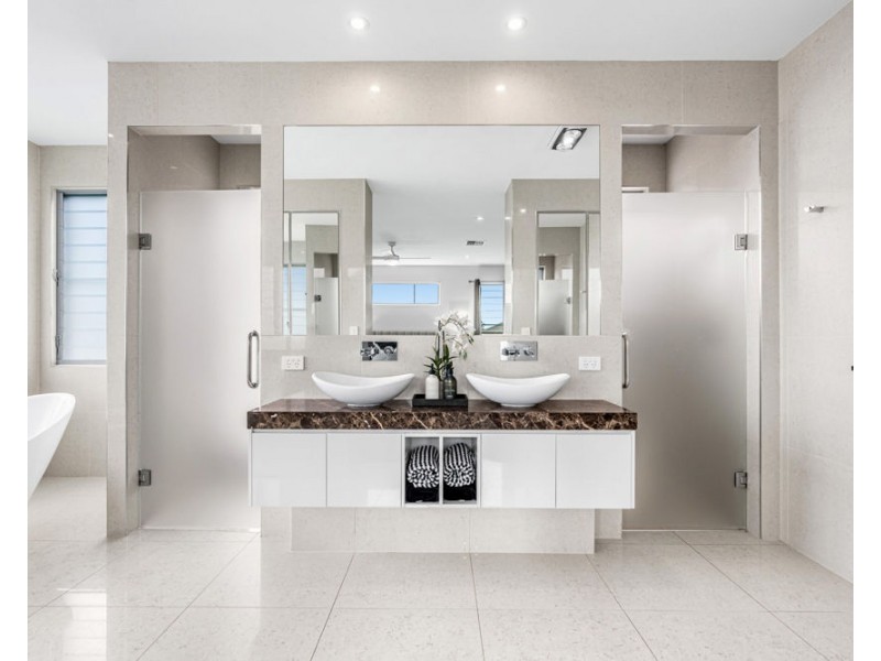 16 Adam Street, Wynnum QLD 4178