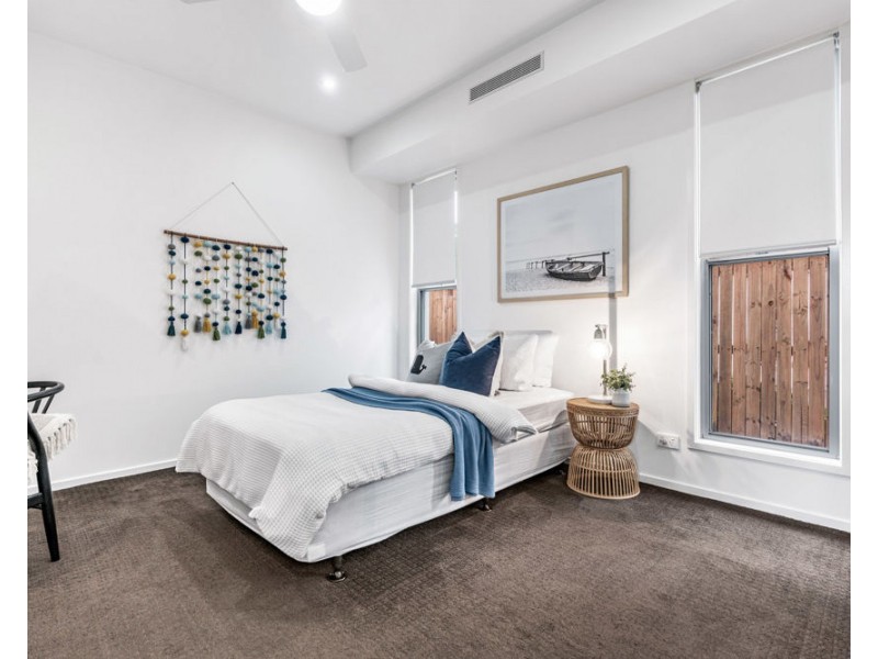 16 Adam Street, Wynnum QLD 4178