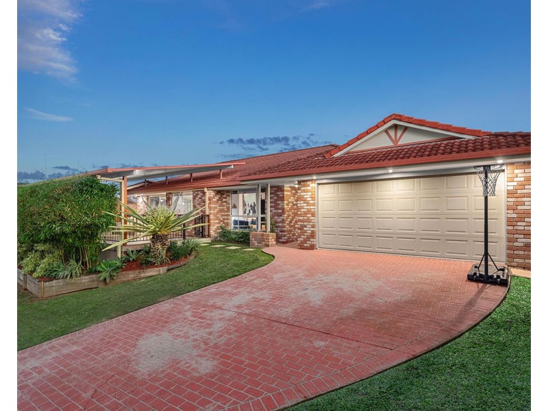 18 Phillips Place, Wakerley QLD 4154
