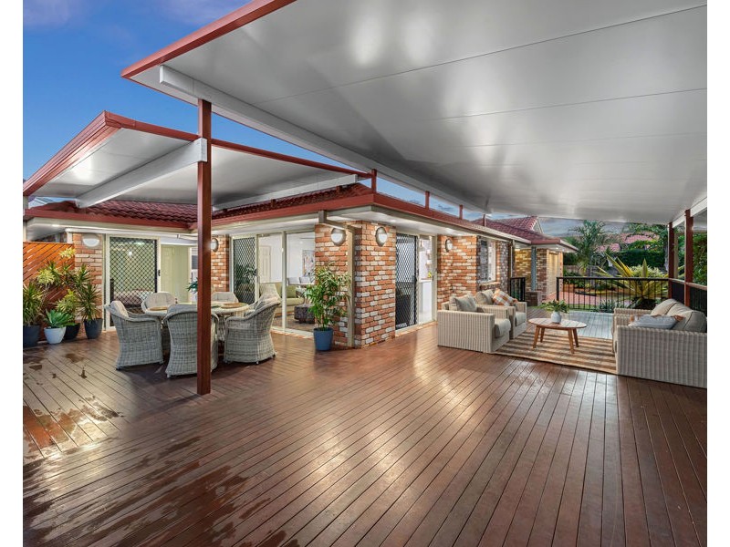 18 Phillips Place, Wakerley QLD 4154