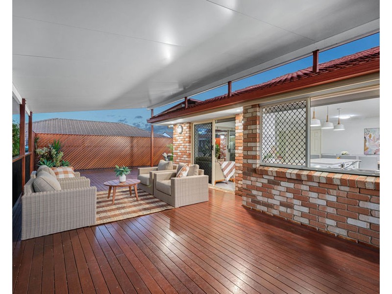 18 Phillips Place, Wakerley QLD 4154