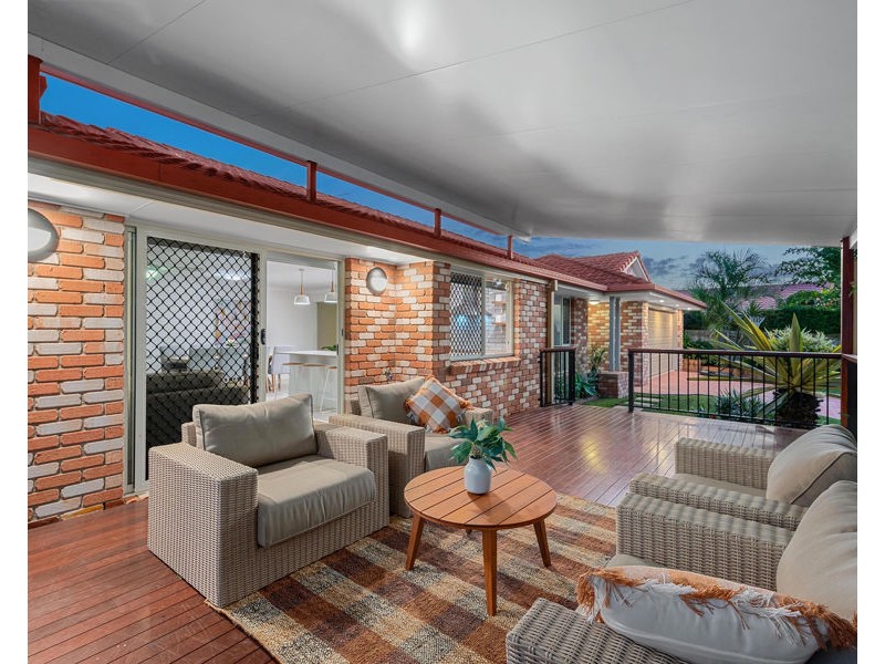 18 Phillips Place, Wakerley QLD 4154