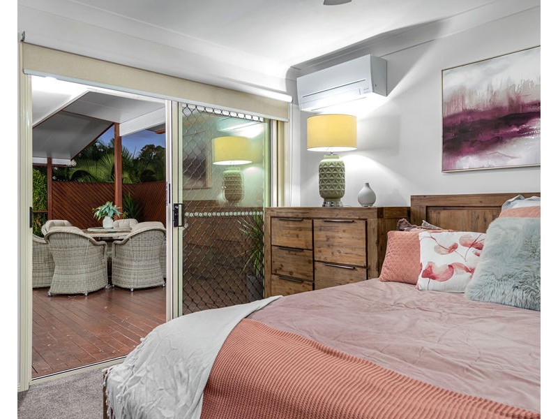 18 Phillips Place, Wakerley QLD 4154