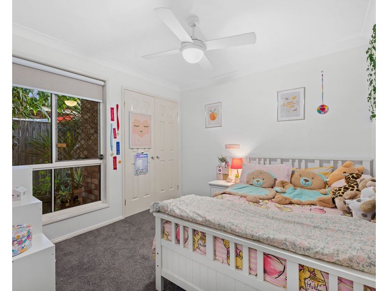 18 Phillips Place, Wakerley QLD 4154
