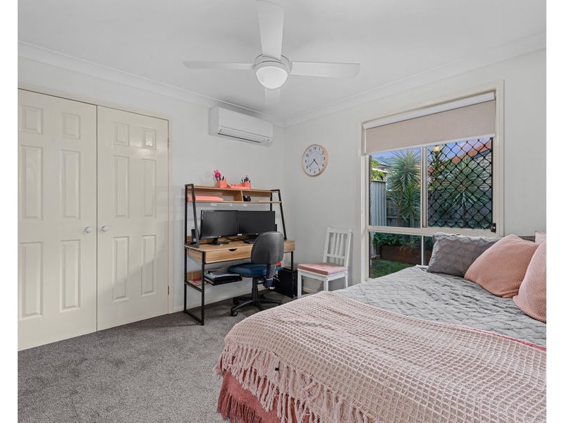 18 Phillips Place, Wakerley QLD 4154