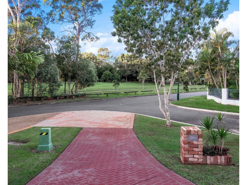 18 Phillips Place, Wakerley QLD 4154