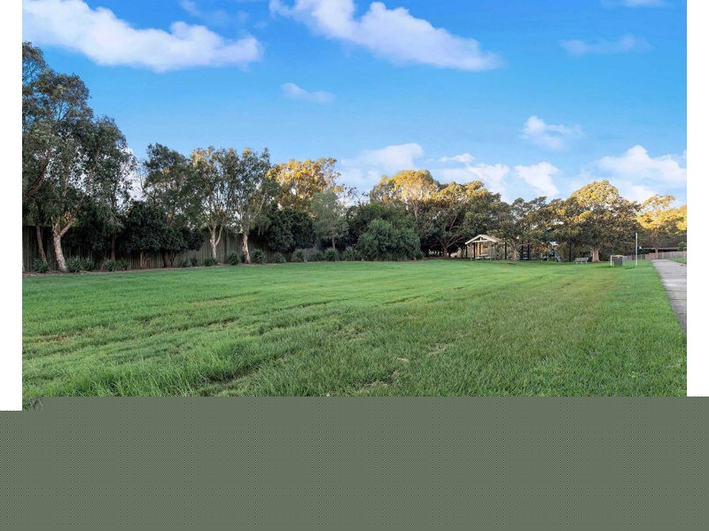 18 Phillips Place, Wakerley QLD 4154