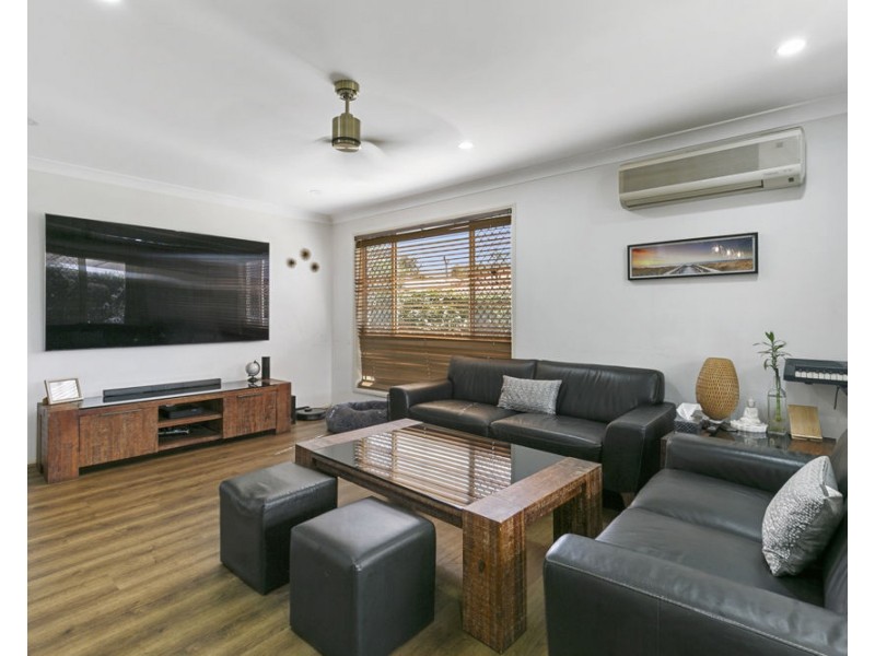 17 Friend Street, Wakerley QLD 4154