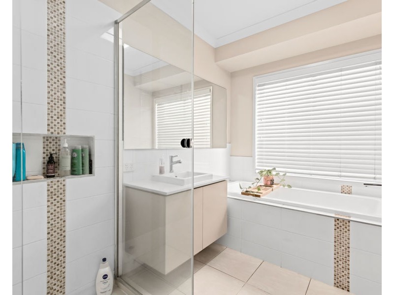 17 Foxwood Circuit, Wakerley QLD 4154