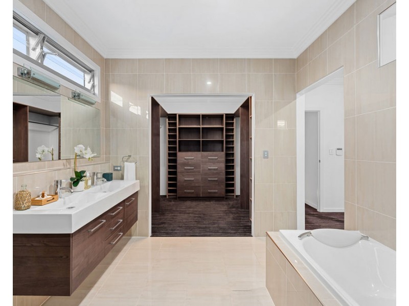 479 Royal Esplanade, Manly QLD 4179
