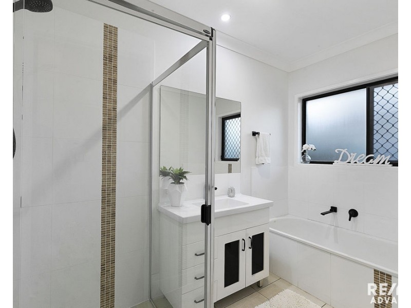 27 Bridgewater Place, Lota QLD 4179