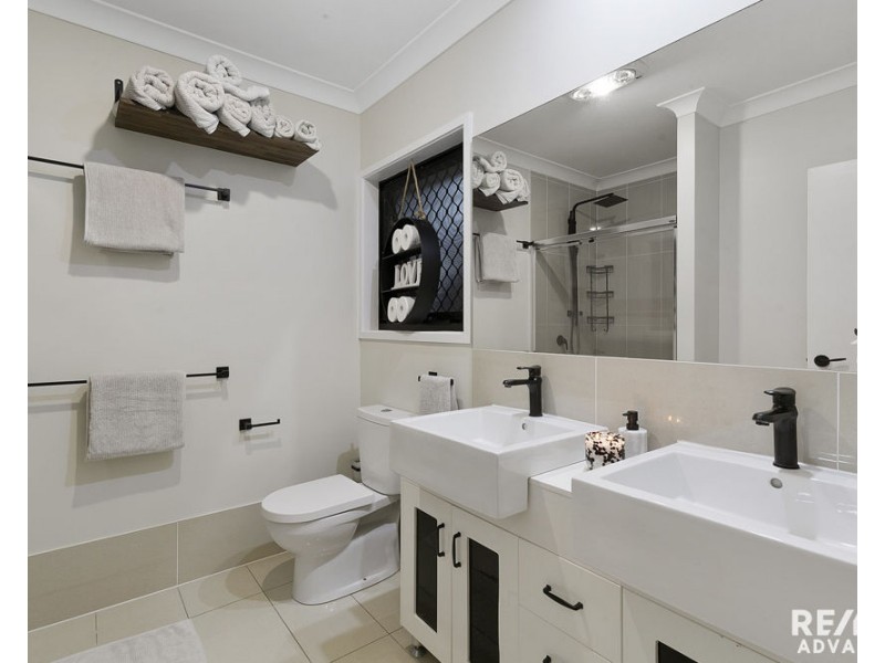 27 Bridgewater Place, Lota QLD 4179