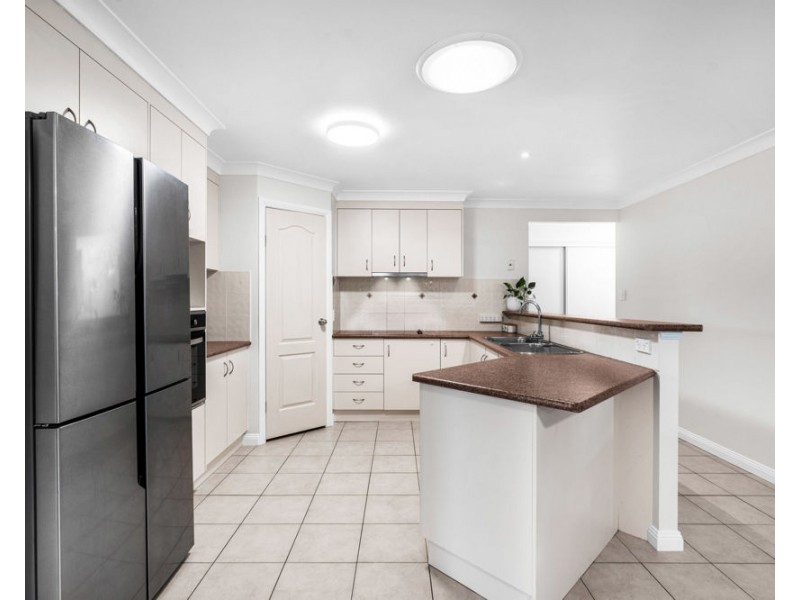 16 Pandorea Street, Wynnum West QLD 4178