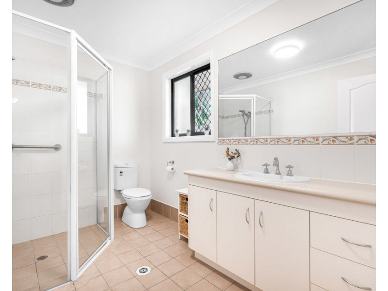 16 Pandorea Street, Wynnum West QLD 4178