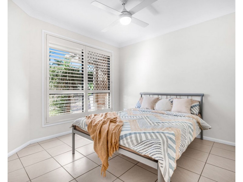 16 Pandorea Street, Wynnum West QLD 4178