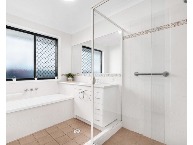 16 Pandorea Street, Wynnum West QLD 4178