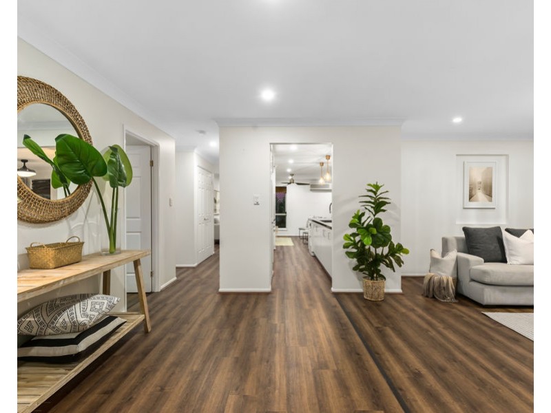 17 Friend Street, Wakerley QLD 4154