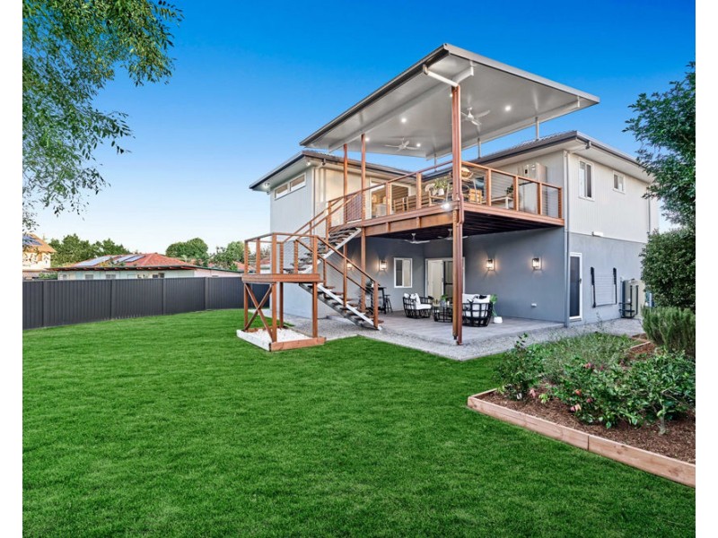1 Greggor Street, Wynnum West QLD 4178