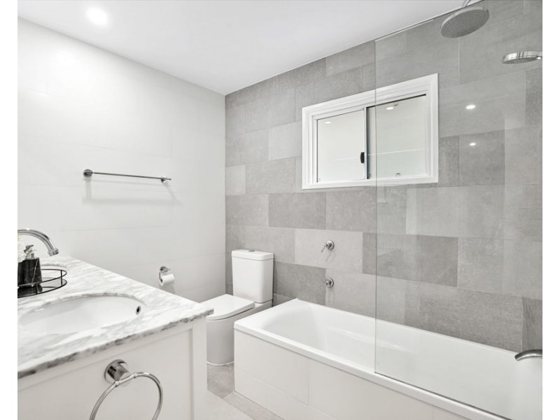 1 Greggor Street, Wynnum West QLD 4178
