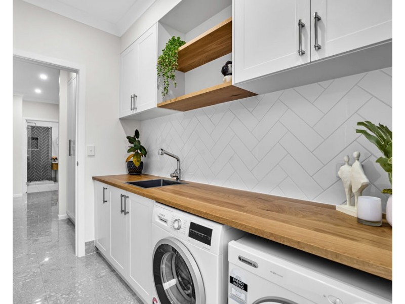 1 Greggor Street, Wynnum West QLD 4178