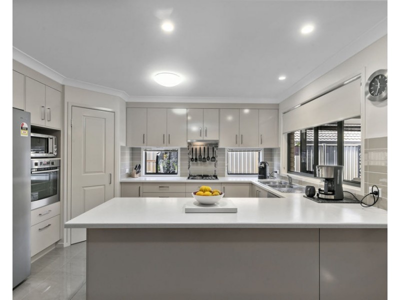 7 Harding Close, Manly West QLD 4179