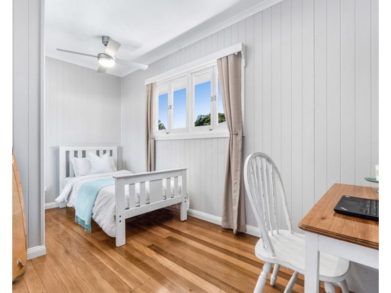 45 Wondall Road, Wynnum West QLD 4178