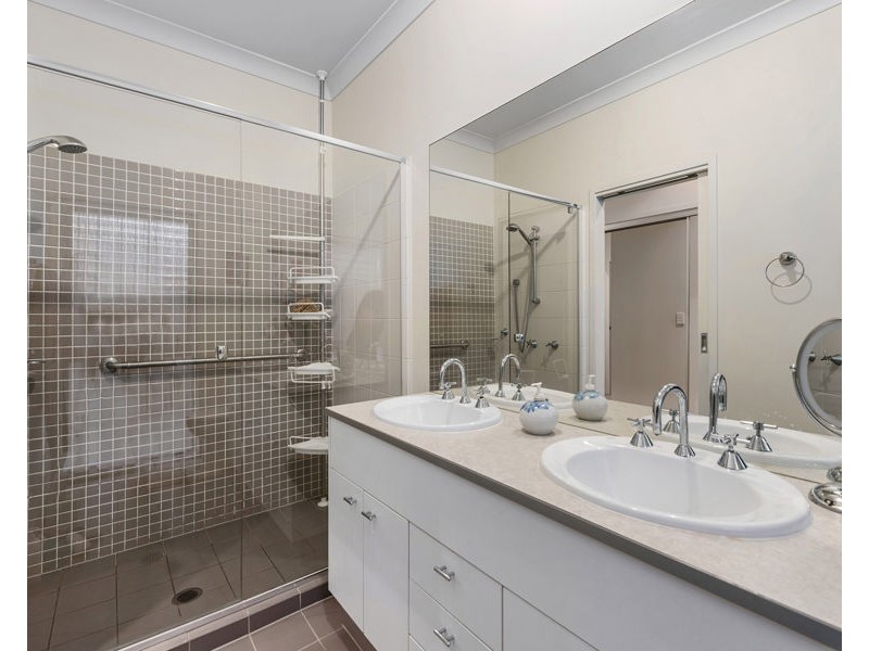 73 Mossvale Drive, Wakerley QLD 4154