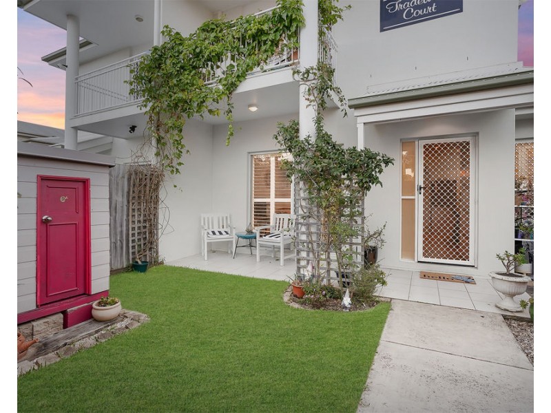 2/15 Drayton Terrace, Wynnum QLD 4178