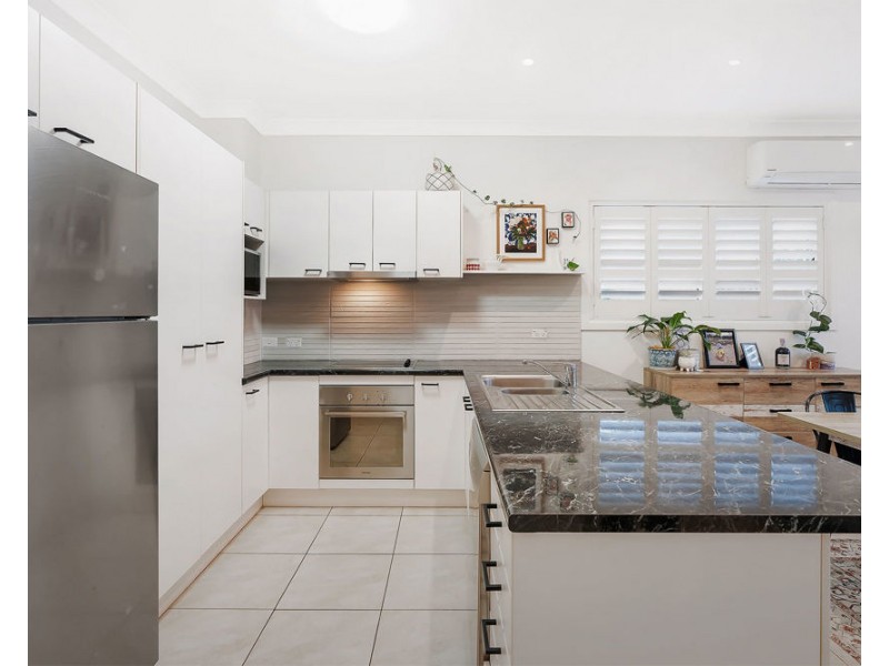 2/15 Drayton Terrace, Wynnum QLD 4178