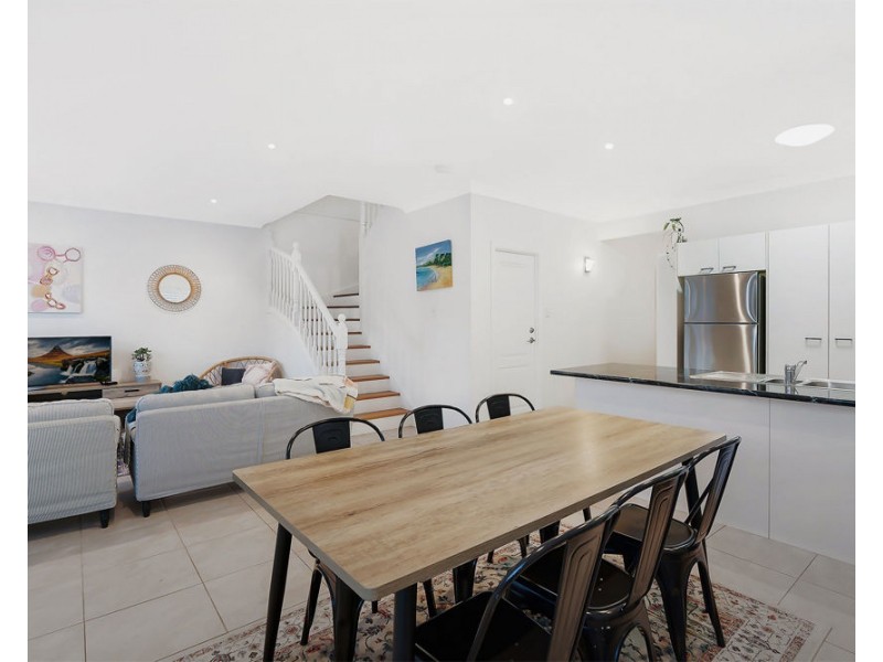 2/15 Drayton Terrace, Wynnum QLD 4178