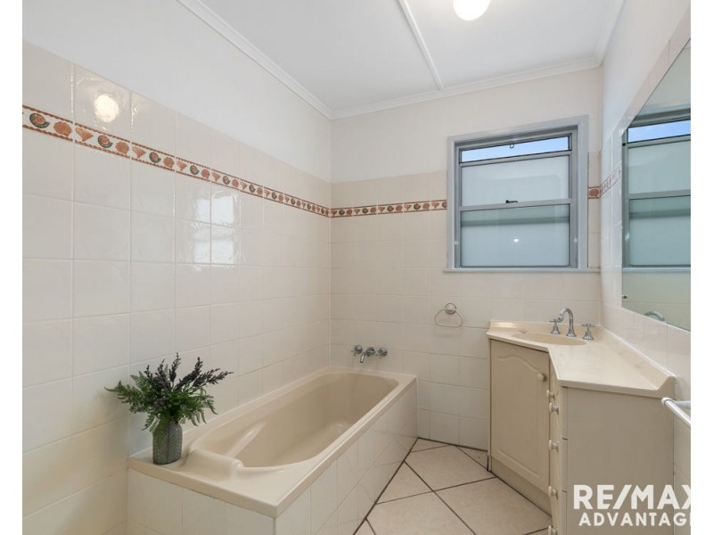 20 Greta st, Manly West QLD 4179