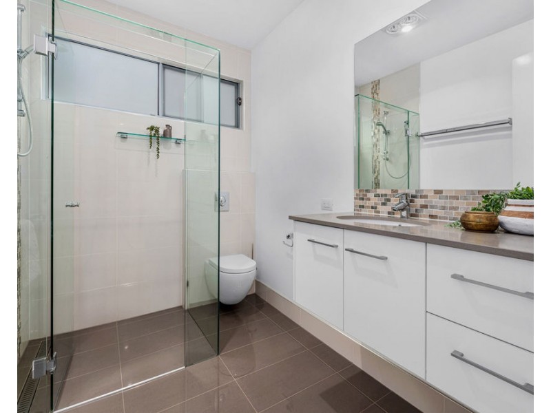 86 Oceana Terrace, Manly QLD 4179