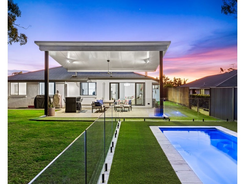 15 Luigina Close, Wakerley QLD 4154