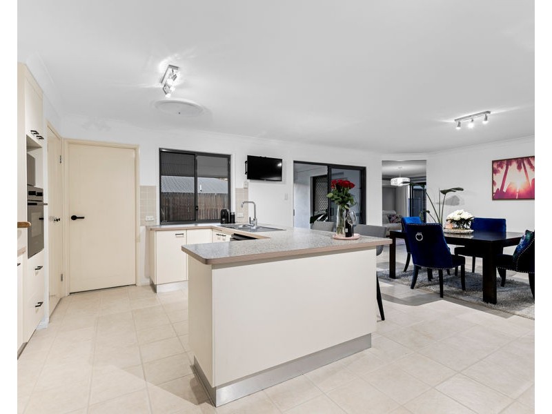 15 Luigina Close, Wakerley QLD 4154