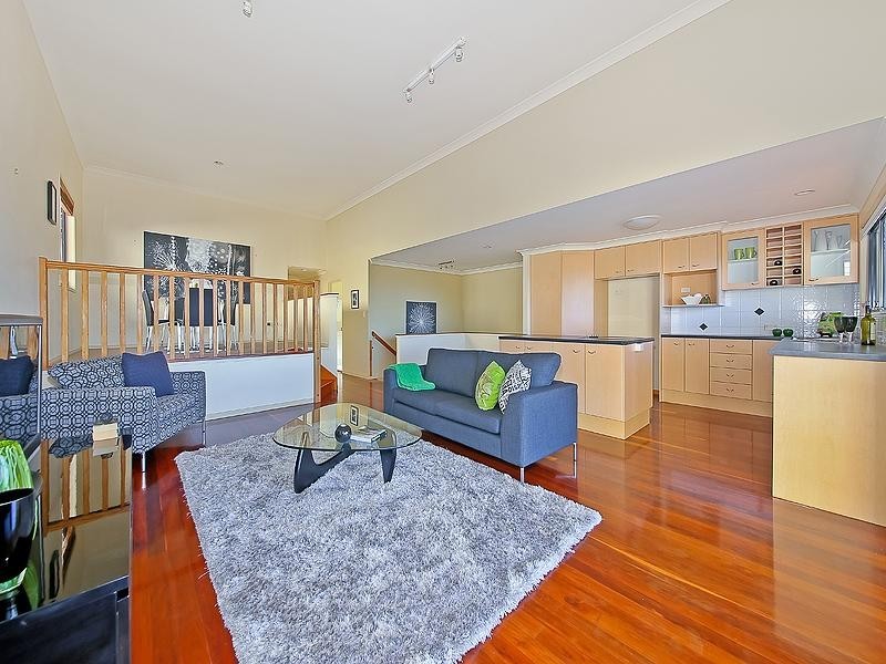 11 Kingsley Tce, Wynnum QLD 4178