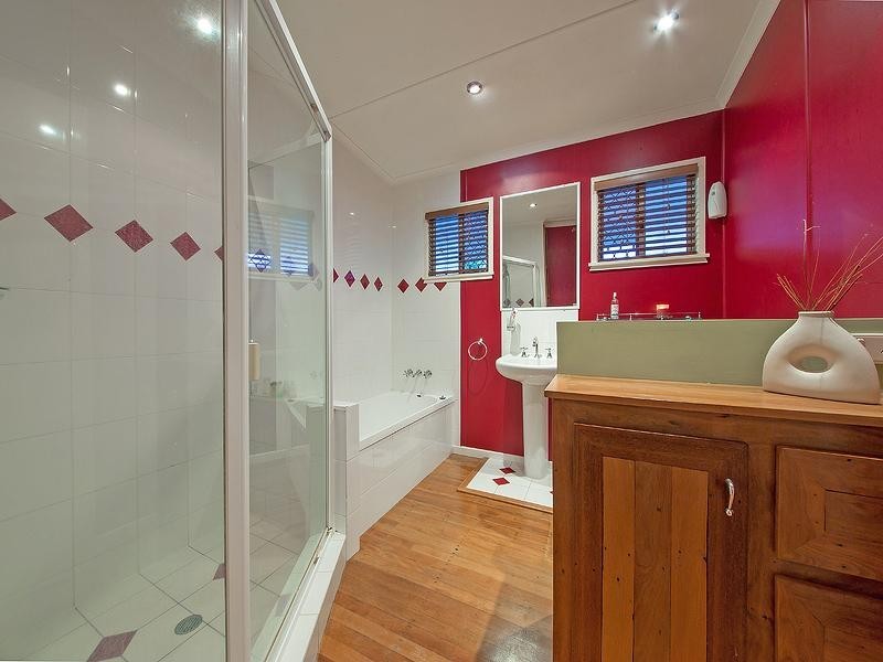 24 Muriel Ave, Manly West QLD 4179