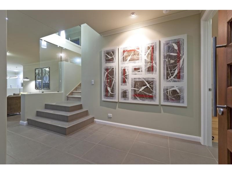 10 Earl Pde, Manly QLD 4179