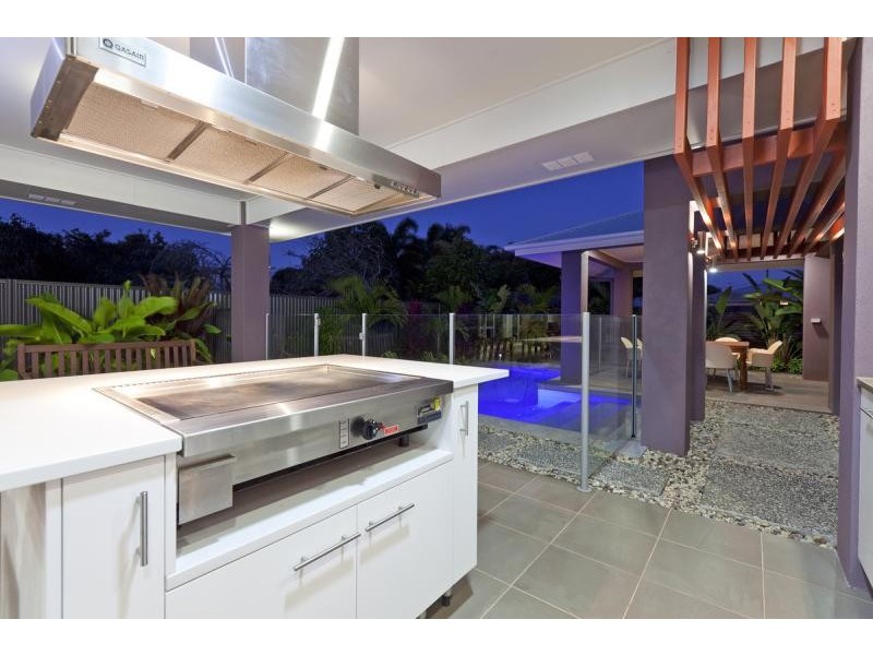 10 Earl Pde, Manly QLD 4179