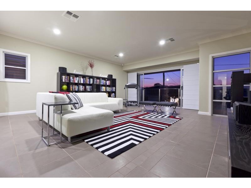 10 Earl Pde, Manly QLD 4179