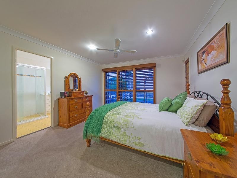 142 Melville Tce, Manly QLD 4179