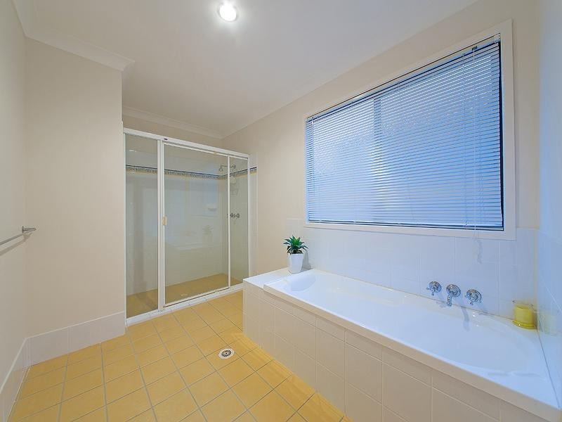 142 Melville Tce, Manly QLD 4179