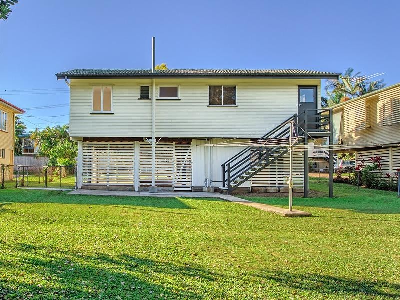 65 Malabar St, Wynnum West QLD 4178